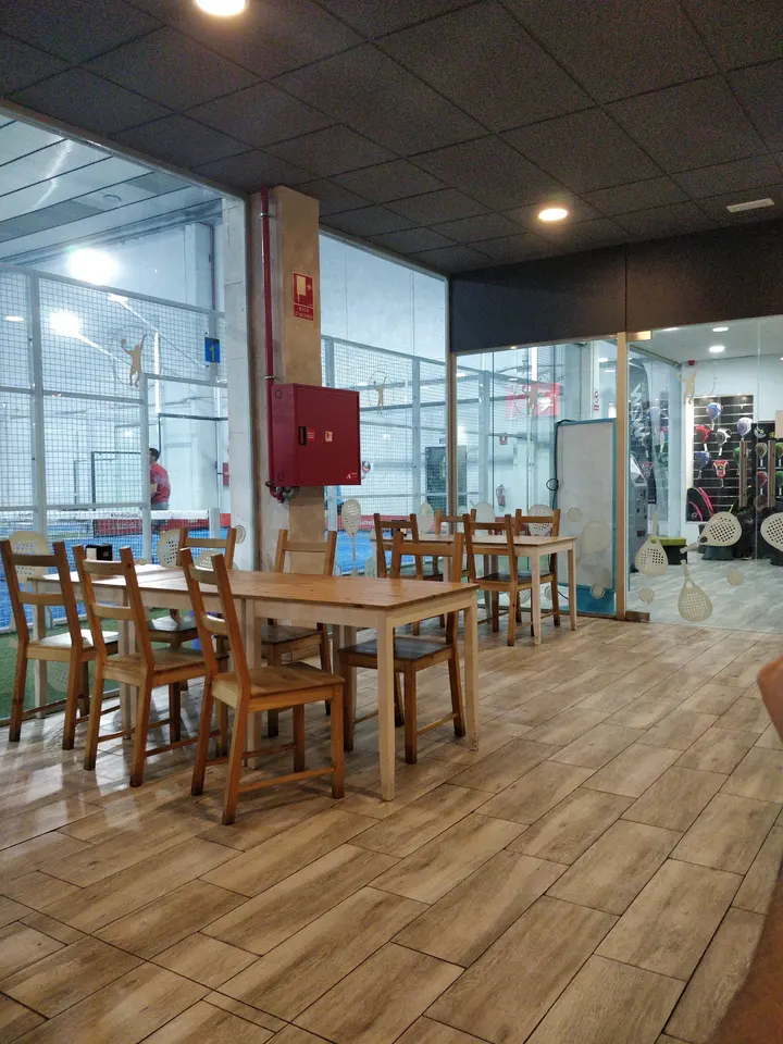 Barbera padel indoor Santa María — Entrenamiento funcional en Barberà del Vallès