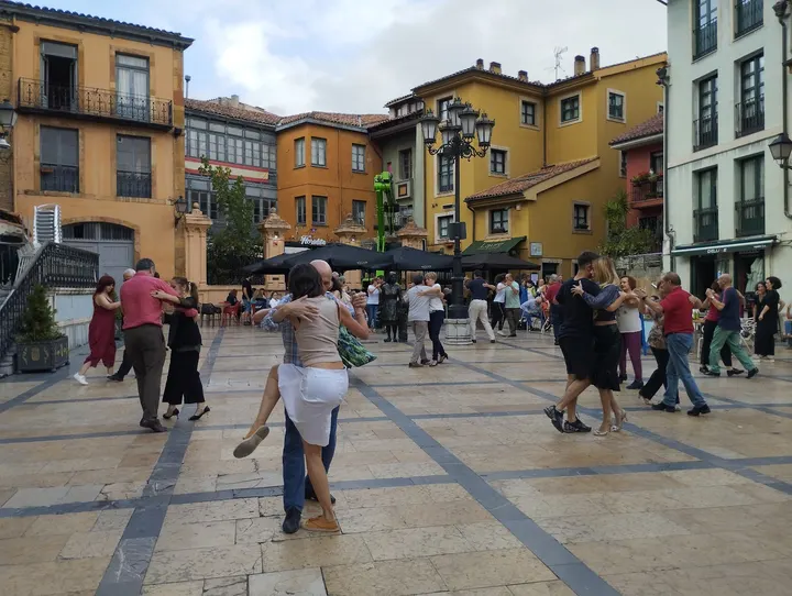 Escuela de Baile La Bombonera Oviedo — baile-studio en Buenavista, Oviedo — 2