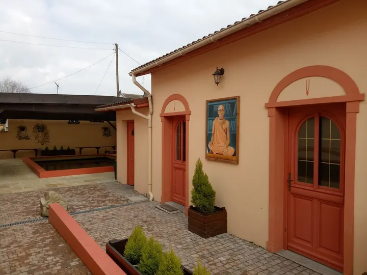 Radhakripa Yoga École traditionnelle — yoga-studio à Saint-Étienne-du-Rouvray — 3