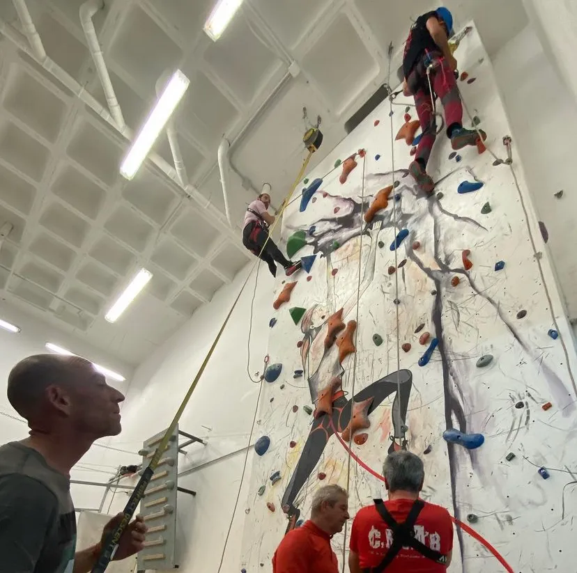Club de escalada y montañismo de Benidorm — escalada-studio en Benidorm — 3