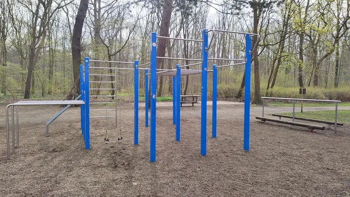 Calisthenics Park - Lister Turm — calisthenics-studio in Hannover — 3