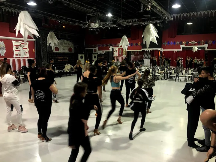 Escuela Y Sala De Baile Mambo Swing — baile-studio en Valdefuentes — 2
