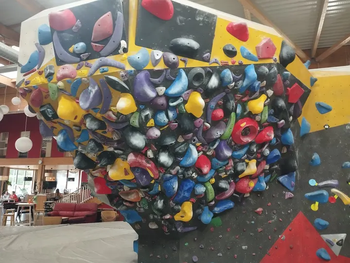 ISATIX, salle d’escalade de Bloc — bloc-studio à Mondeville — 4