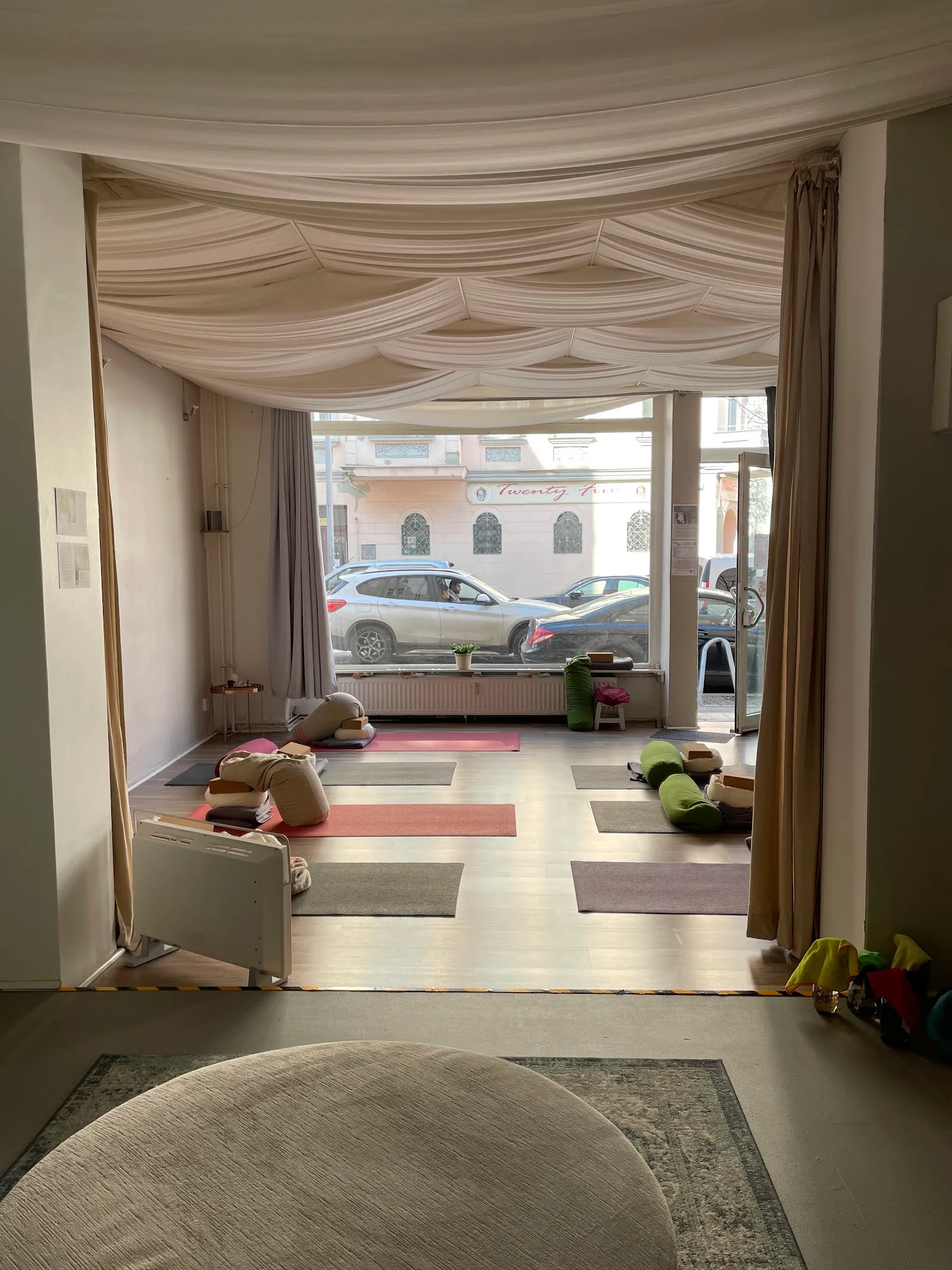 Born Yin - YIN-YANG YOGA & HEALTH COACHING - Shawn K. Russel — yoga-studio in Weißensee, Berlin — 3