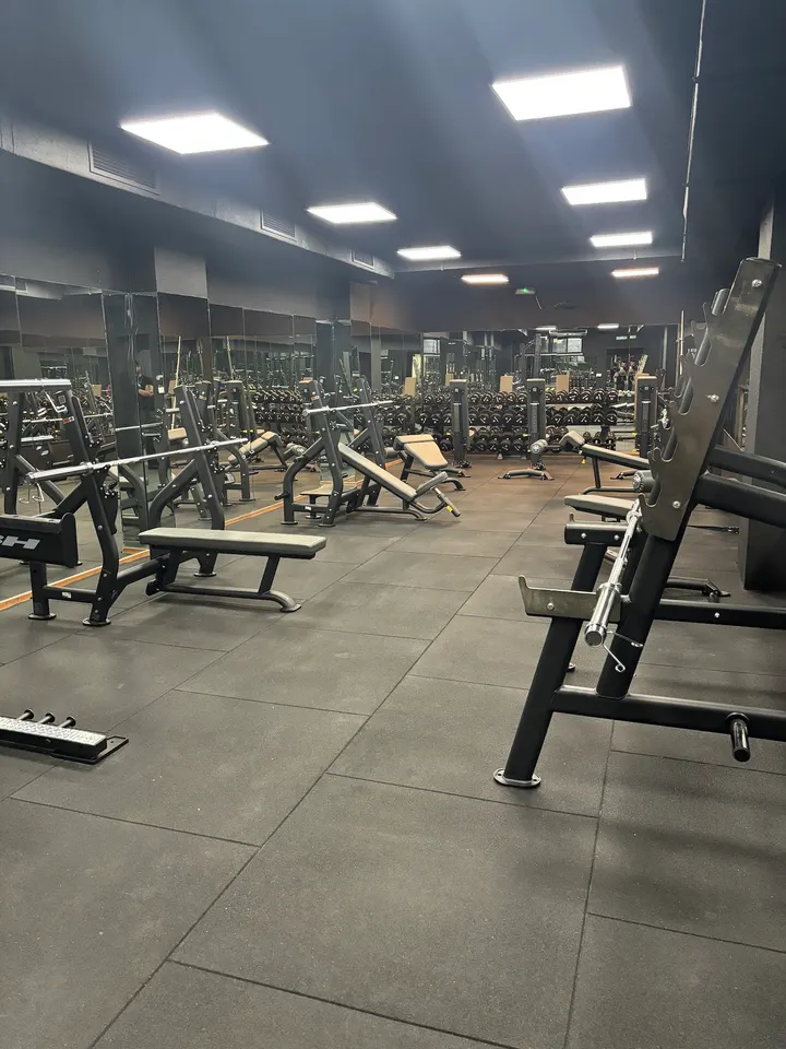 Unifit Verse Málaga Gimnasio Fitness Centre — entrenamiento personal-studio en Ardira, Málaga — 3