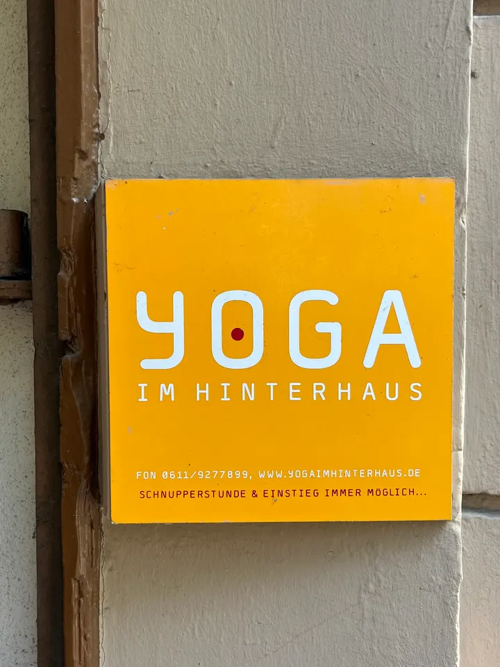 Yoga im Hinterhaus — Yoga in Westend / Bleichstraße, Wiesbaden