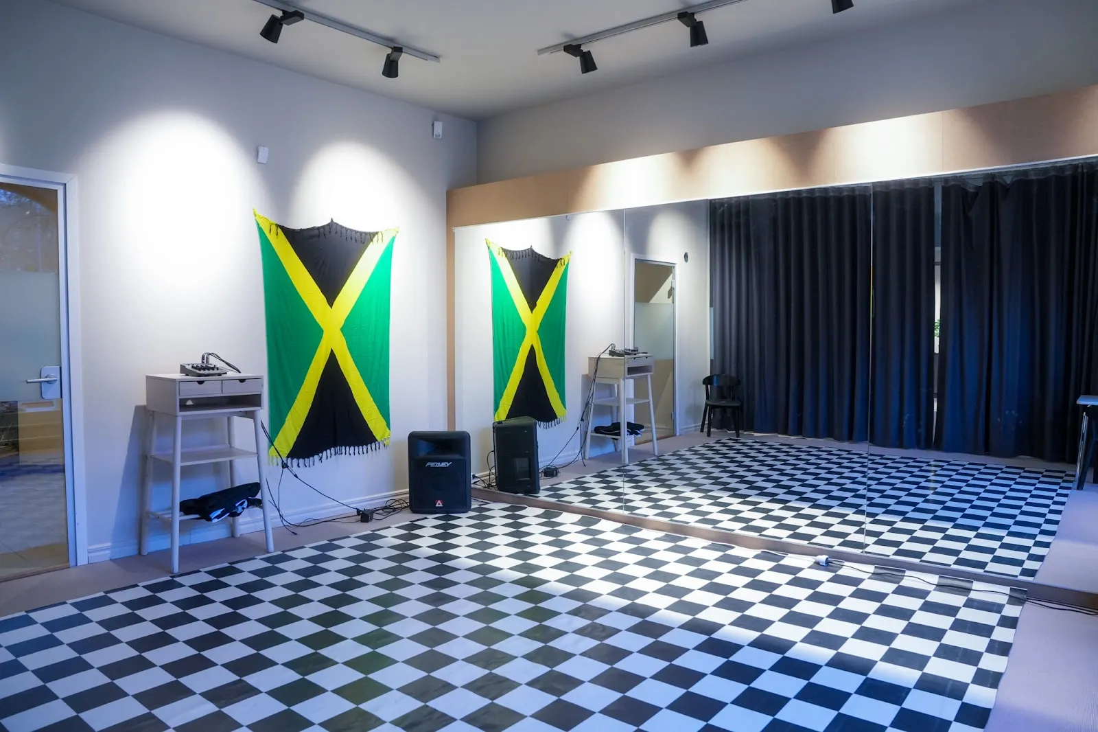 ENOUGH Headquarters — dans-studio i Stockholm — bild 4