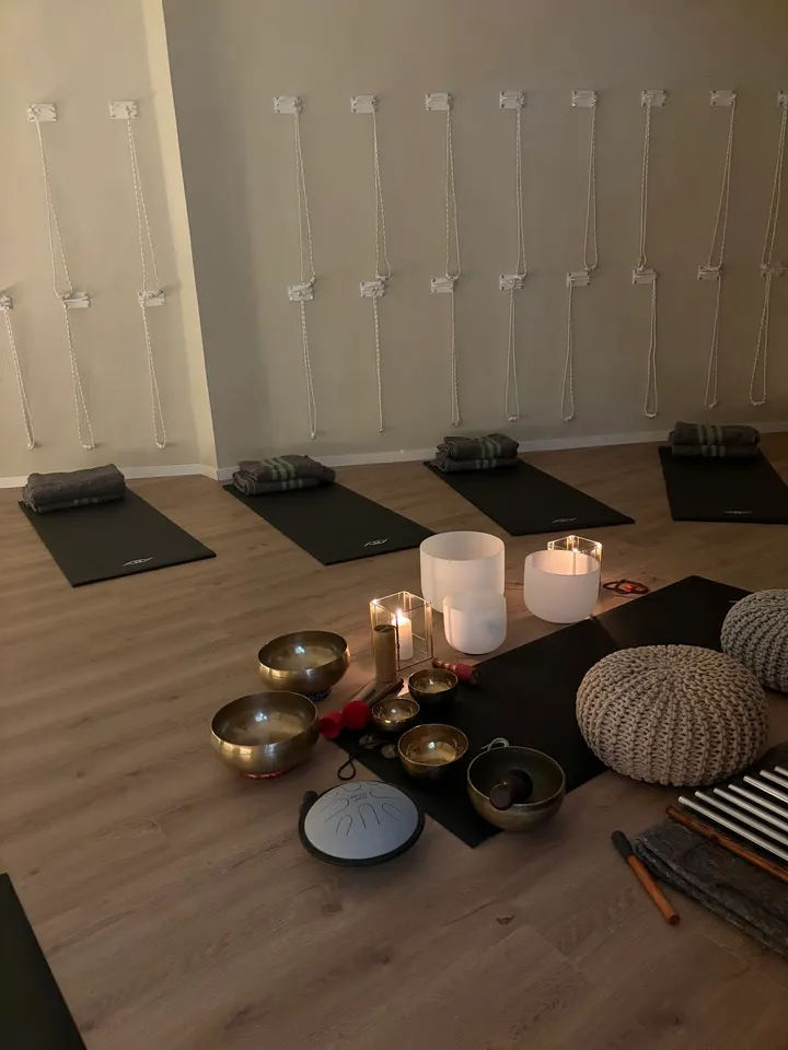 Bewell Yoga — Yoga en Montolivet, Valencia