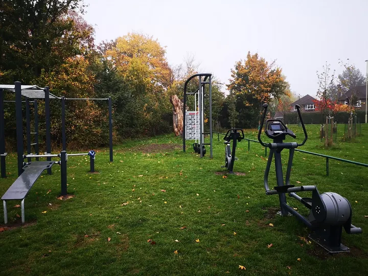 Outdoor fitness — fitness studio in Northwood, London — 3