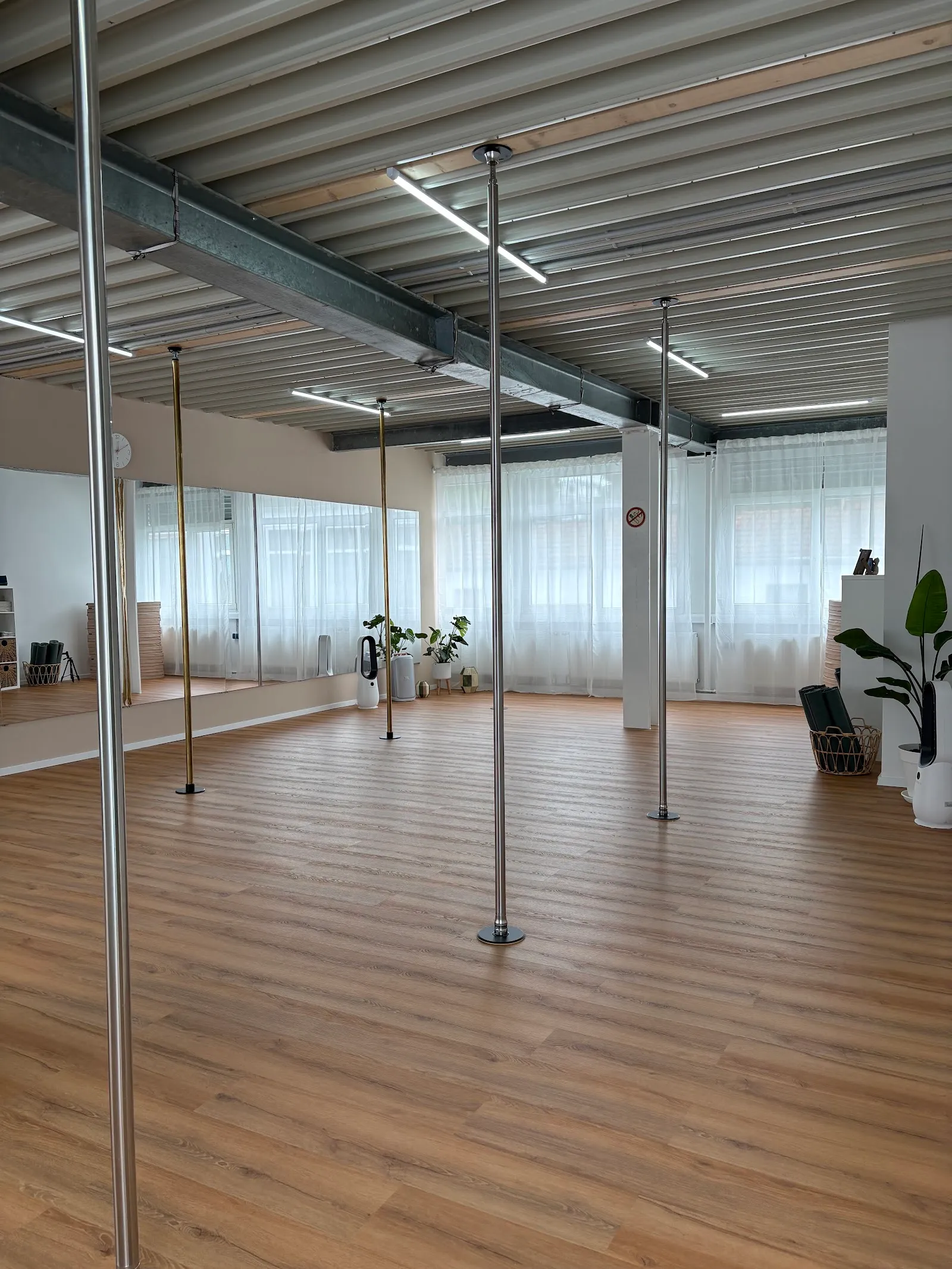 Flowerpole Studio — pole fitness-studio in Opladen, Leverkusen — 2