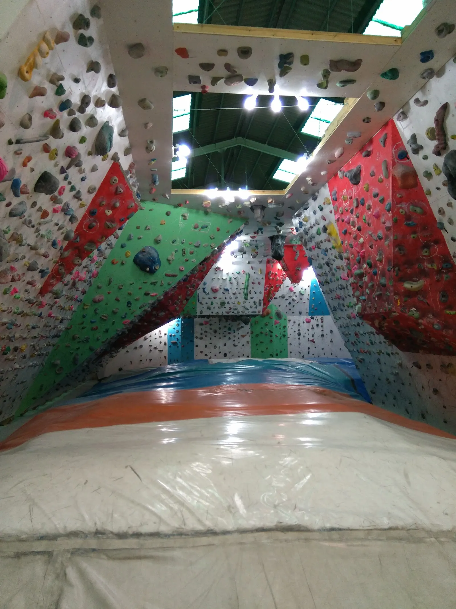 Rocódromo Club Alpino Tajahierro — escalada-studio en Santander — 3