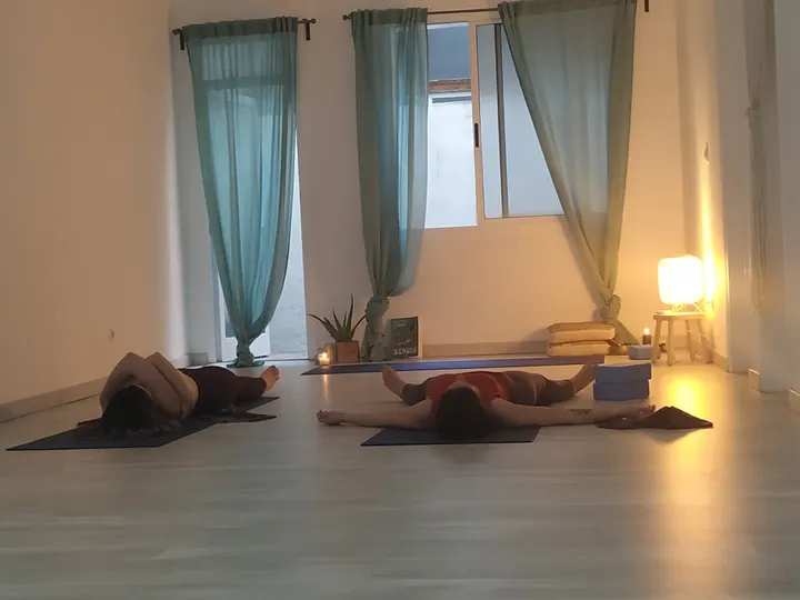AHAMKÂRA movimiento del yoga — yoga-studio en Progrés, Badalona — 3