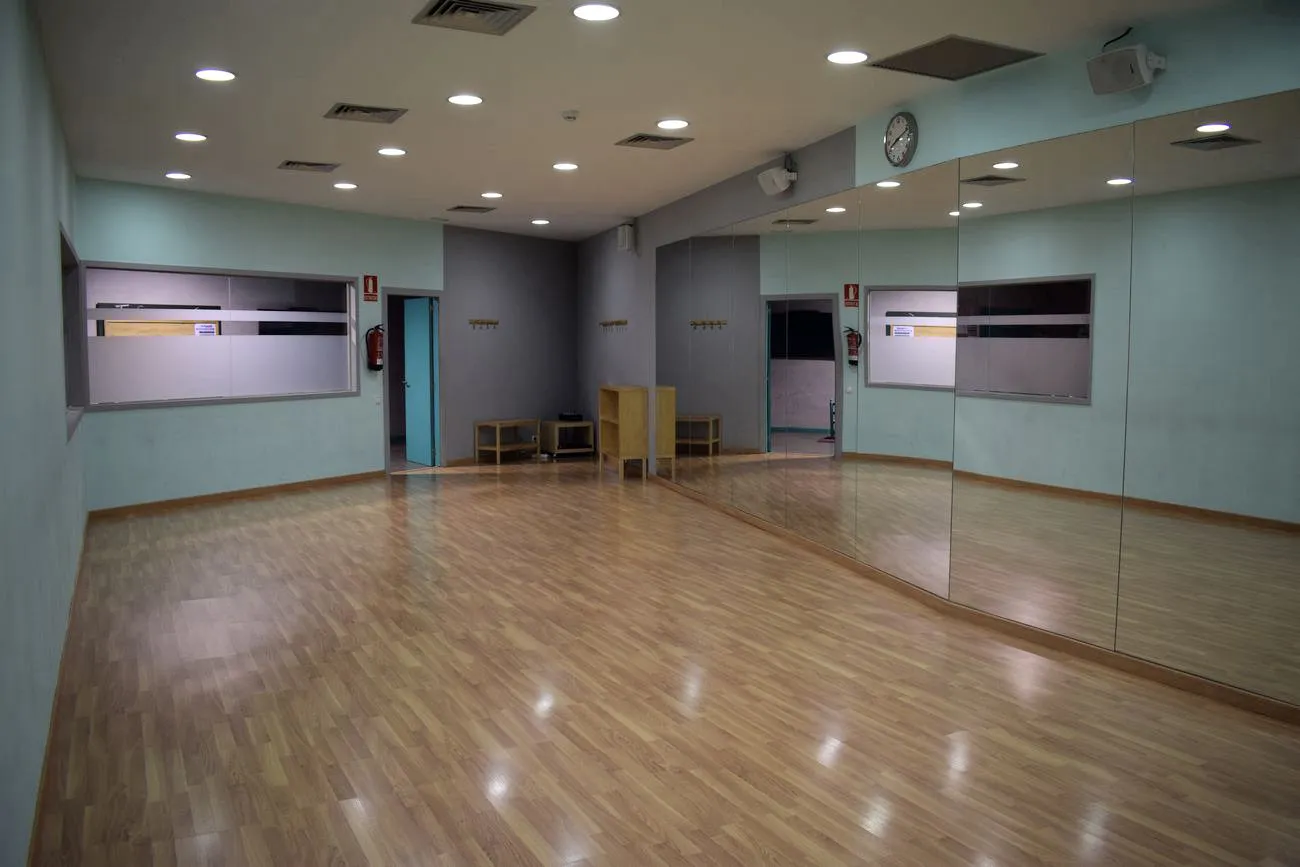 Escola Ballpasió Molins De Rei — baile-studio en la Riera de Bonet, Molins de Rei — 3