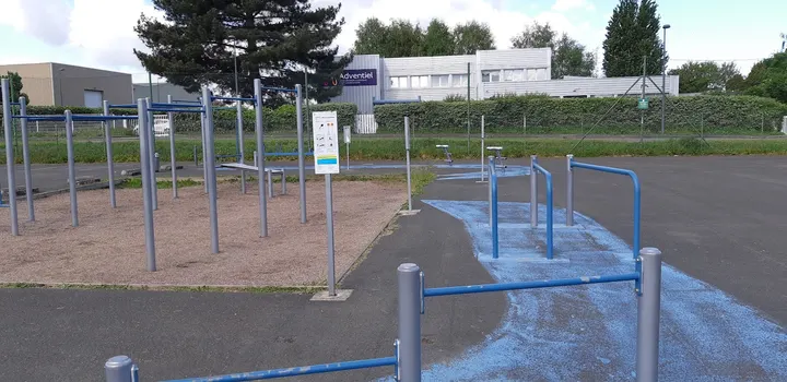 Un terrain de sport, street workout — callisthénie-studio à La Grande Delle, Hérouville-Saint-Clair — 3