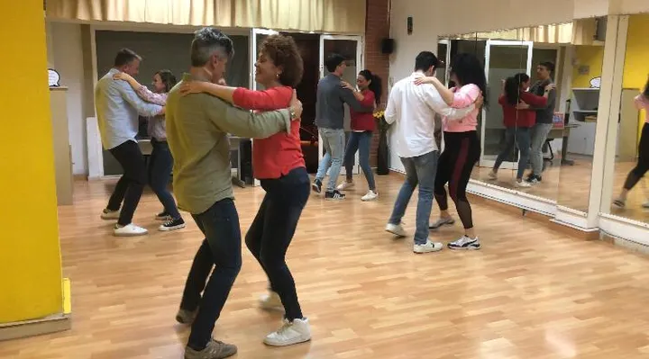 Girason Dance Studio — baile-studio en Elcano-Los Bermejales, Sevilla — 3
