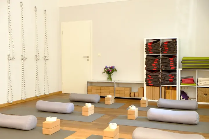 YOGAJI Iyengar Zentrum — Yoga in Neustadt/Nord, Köln