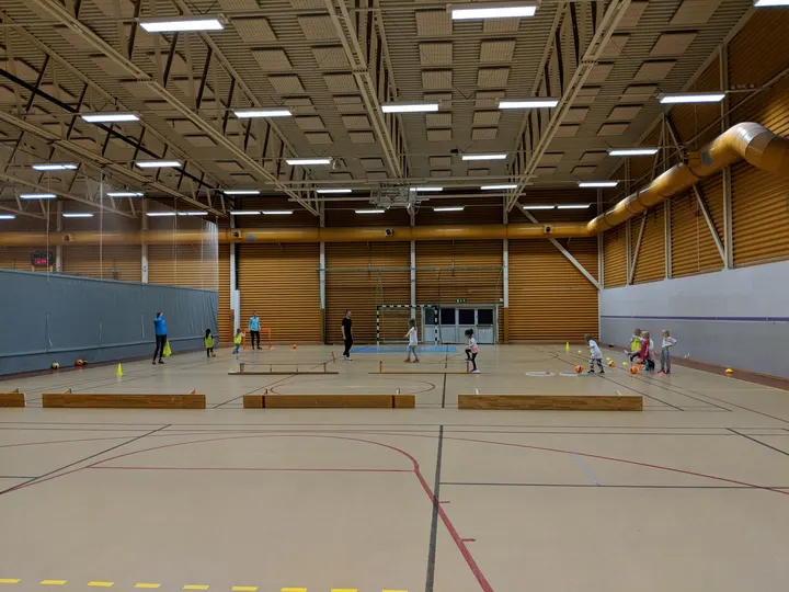 Skarpängshallen — gymnastics-studio i Ella park, Täby