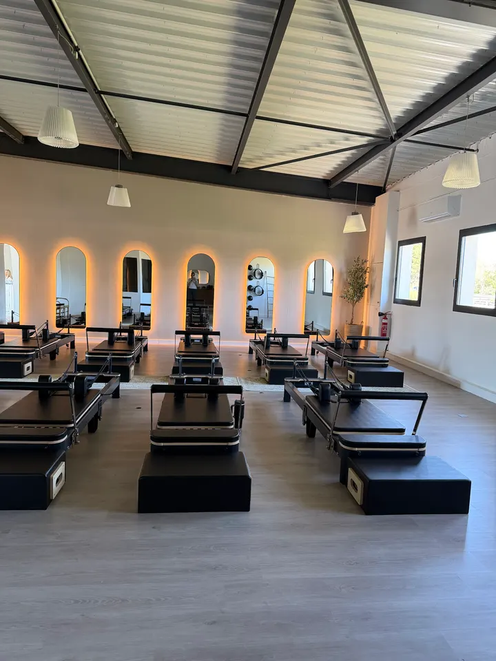 Chacha pilates studio — Reformer Pilates à Venelles