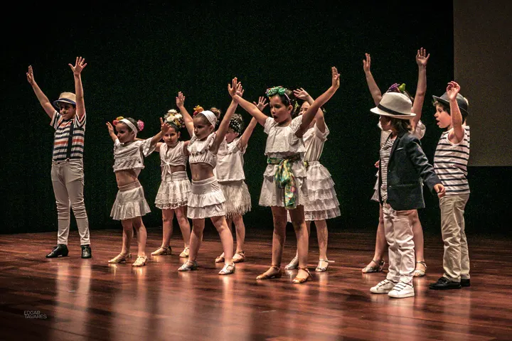 Academia de Dança de Espinho: Início — dança-studio em Alcochete — 3