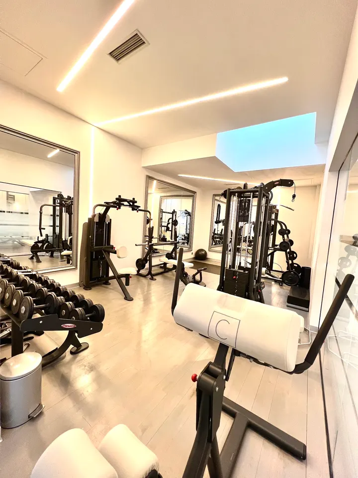 C WHITE — Salle de fitness à Paris 8e Arrondissement, Paris