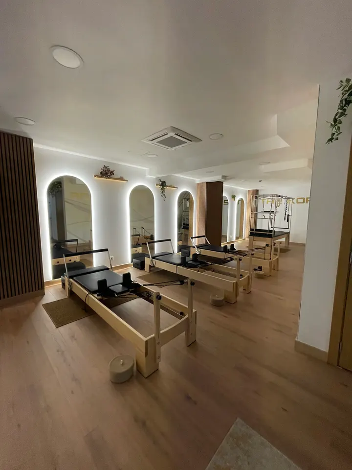 The Kor — Pilates reformer em Almada