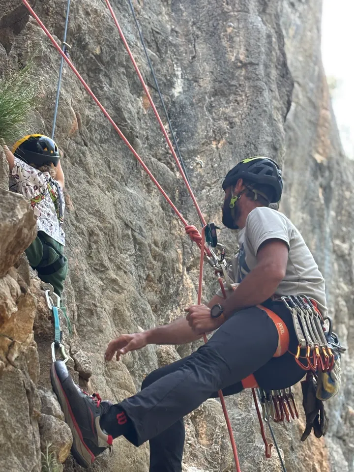 Javier Marín Mountain Guide — escalada-studio en Benimeli — 3