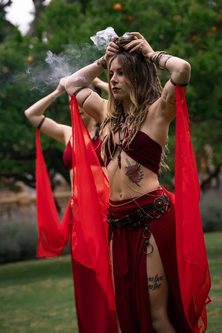 Sylvatika Tribe✨Danza del vientre tribal✨Danza Tahitiana✨ Yoga✨ Hipopresivos✨ — Yoga en Reus