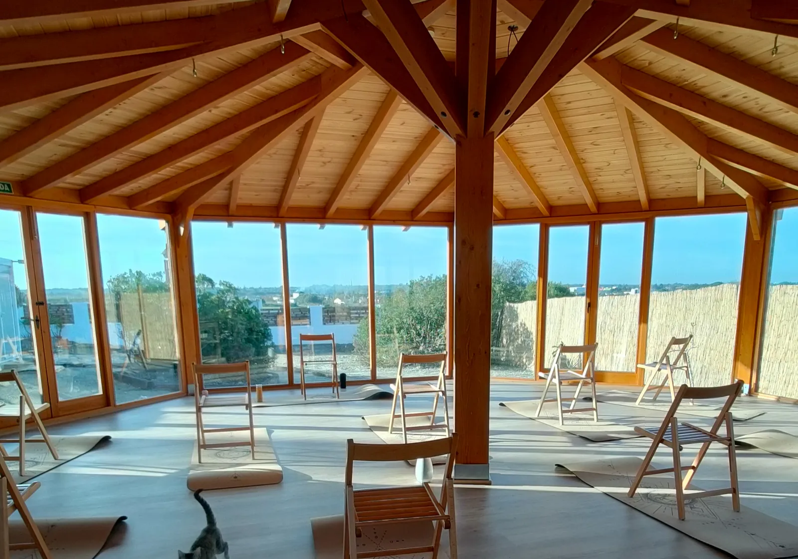 Atmaka Yoga Centro Holístico — yoga-studio en Chiclana de la Frontera — 3