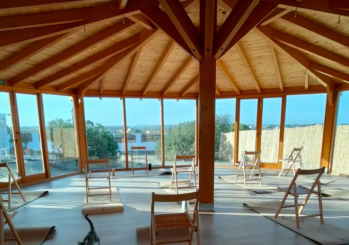 Atmaka Yoga Centro Holístico — yoga-studio en Chiclana de la Frontera — 3