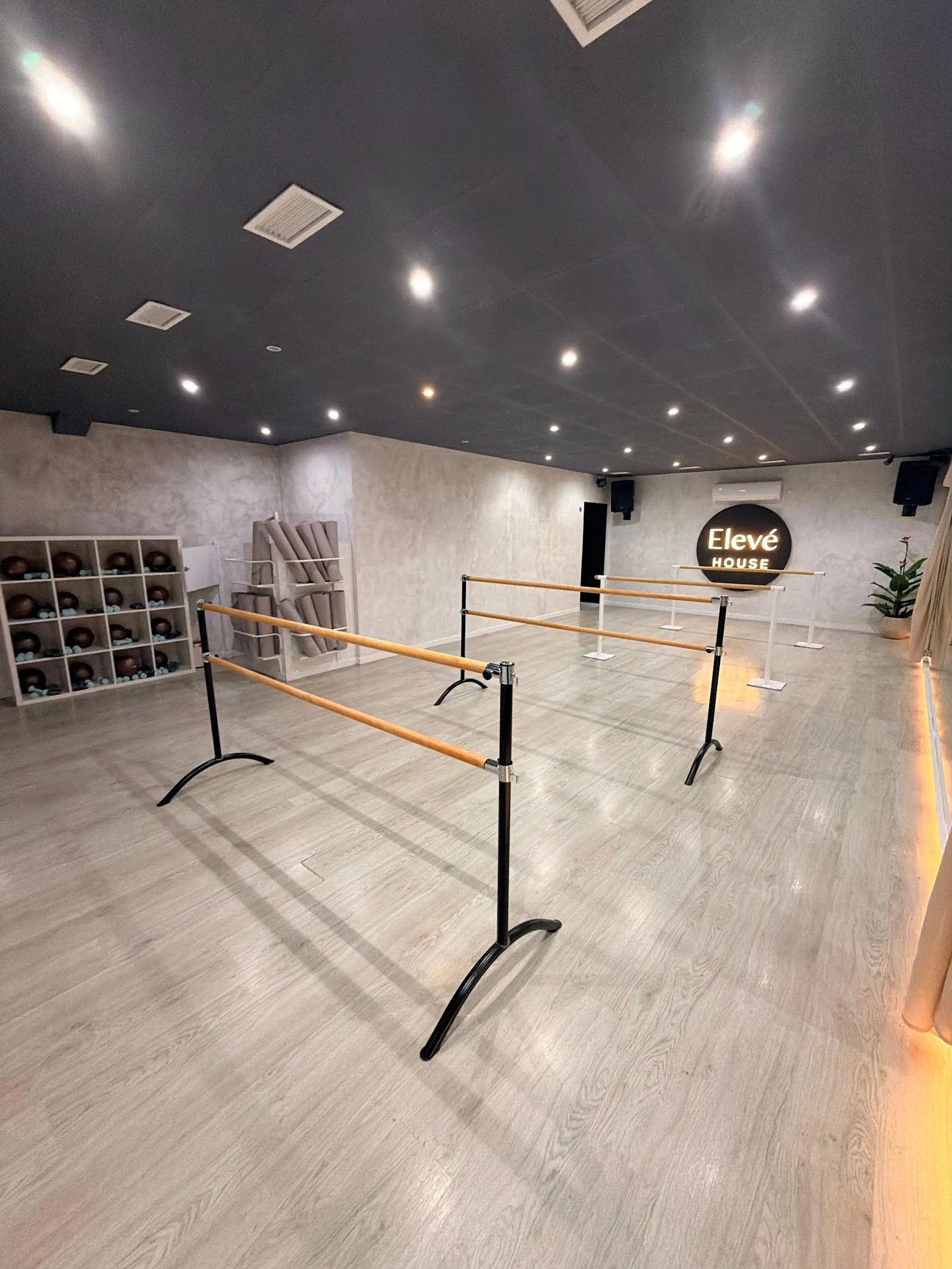 Elevé House Málaga | Barre — barre-studio en Polígono Industrial Los Guindos, Málaga — 3