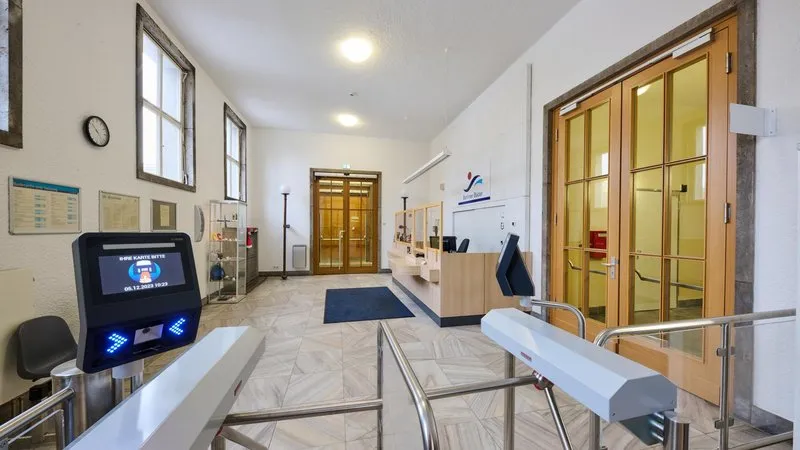 Schwimmhalle Finckensteinallee — studio i Berlin — 3