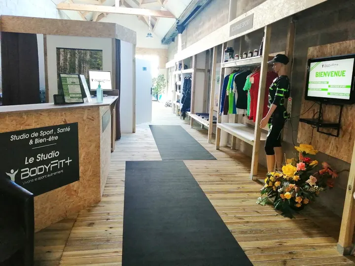 Bodyfit+ Centre commercial de la Poudrerie Royale, A l'intérieur de la galerie du centre commercial — salle de fitness-studio à Maromme — 3
