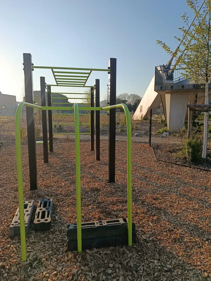 Parc de callisthénie et street workout — salle de fitness-studio à Toulouse — 3