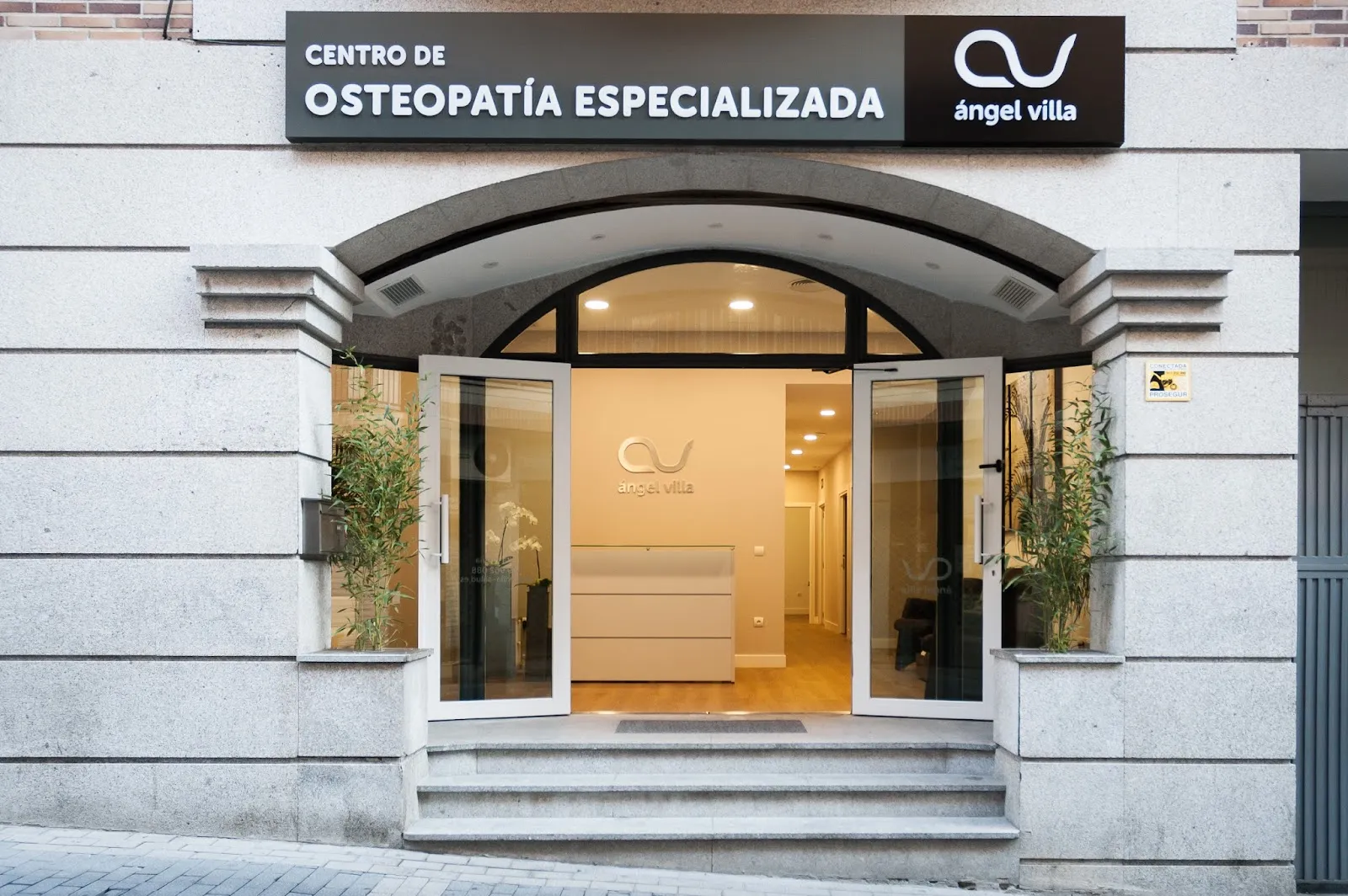 Osteopatía Especializada Ángel Villa - Pilates y Fisioterapia - — pilates-studio en Majadahonda — 3