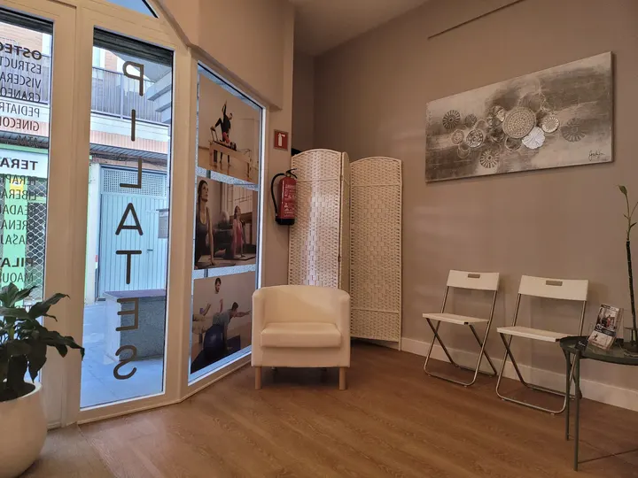 Osteopatía Especializada Ángel Villa - Pilates y Fisioterapia - — Pilates en Majadahonda