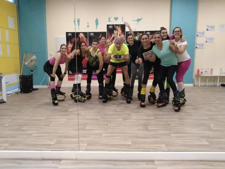 Kangoo Club Sevilla — Baile en El Juncal-Híspalis, Sevilla