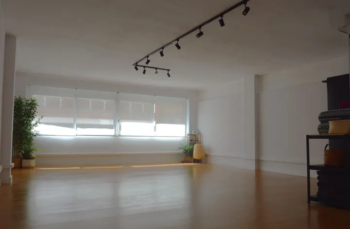 Espai LoCura · Psicología, Yoga y Terapias Holísticas — yoga-studio en L'Hospitalet de Llobregat — 3
