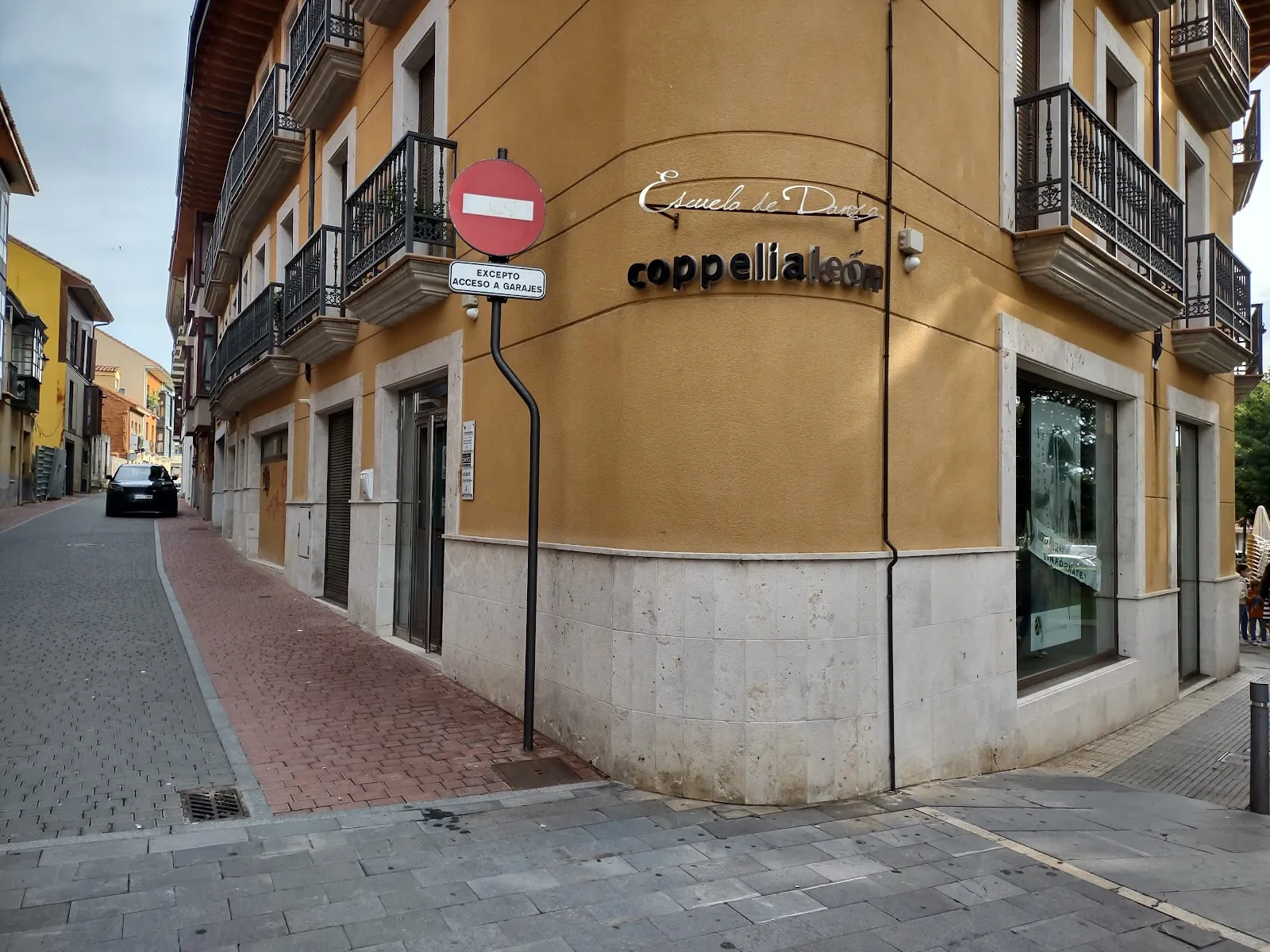 Coppelia León — baile-studio en El Ejido, León — 2