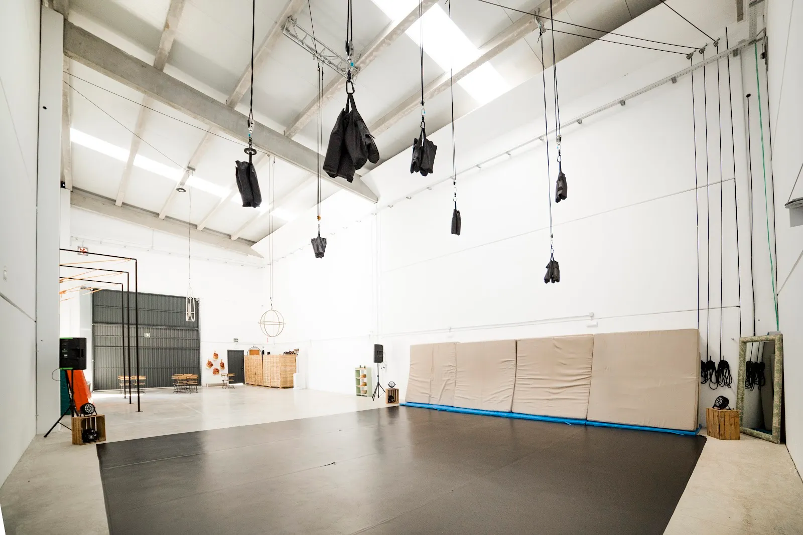 Vaivé Circ — aerial-studio en Bonrepós y Mirambell — 2