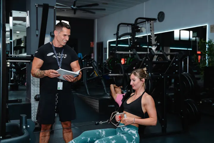 TROPICAL FITNESS — Estudio de fitness en Nerja