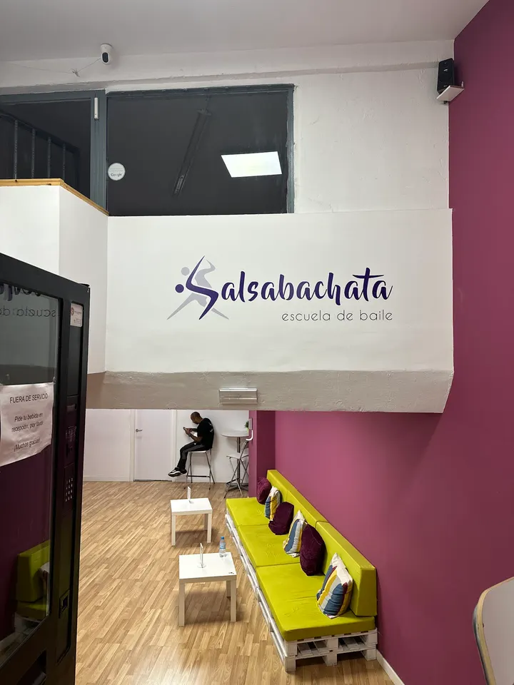 Salsabachata Avenida De América — baile-studio en Madrid — 3