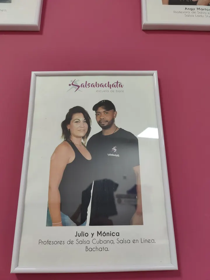 Salsabachata Avenida De América — baile-studio en Madrid — 4