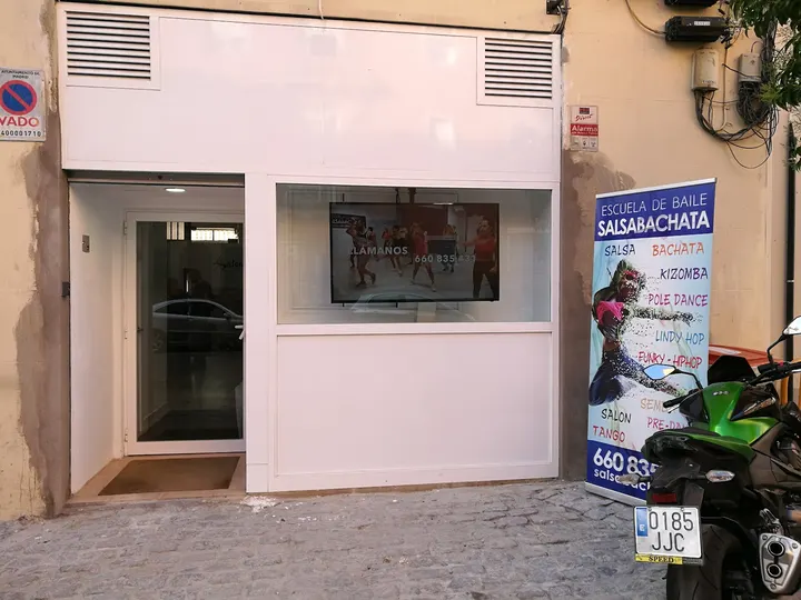 Salsabachata Avenida De América — baile-studio en Madrid — 5