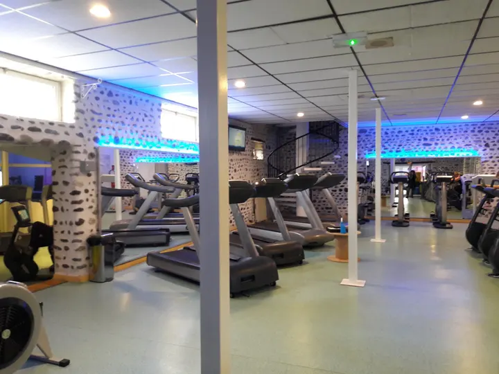 Les Bruyères Centre Sportif Bd de la Paix — salle de fitness-studio à Pau — 3
