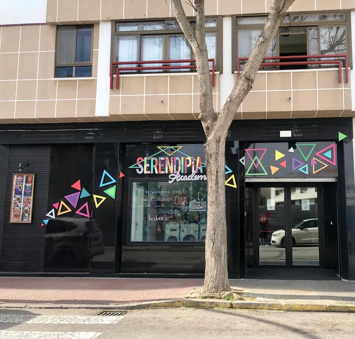 Serendipia Academia de Artes Escénicas — baile-studio en Cádiz — 5