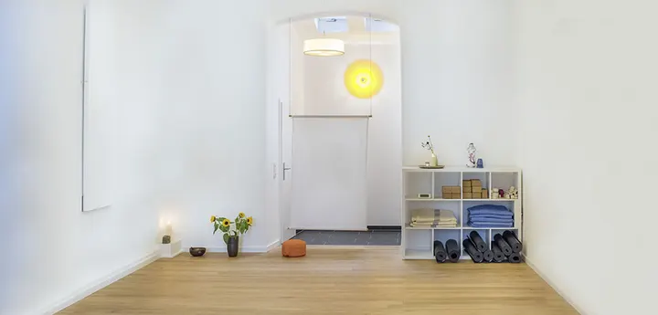 Kuhn Alexandra — Yoga in Ehrenfeld, Köln