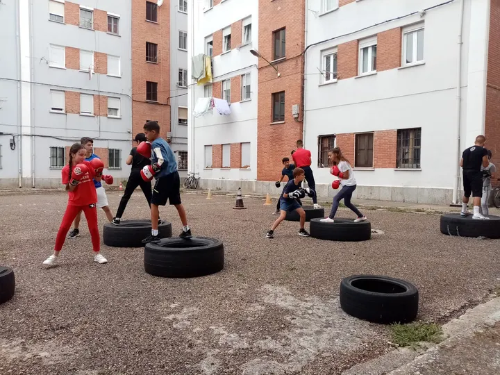 Escuela de Boxeo Saltando Charcos — artes marciales-studio en Gamonal, Burgos — 2