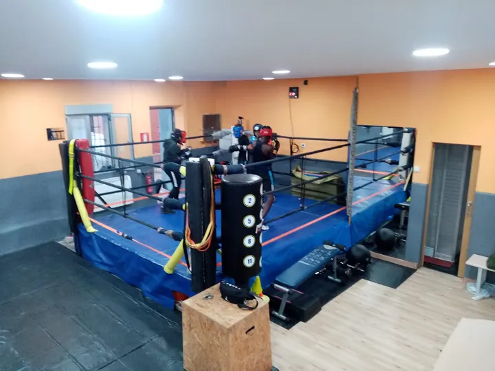Escuela de Boxeo Saltando Charcos — artes marciales-studio en Gamonal, Burgos — 3