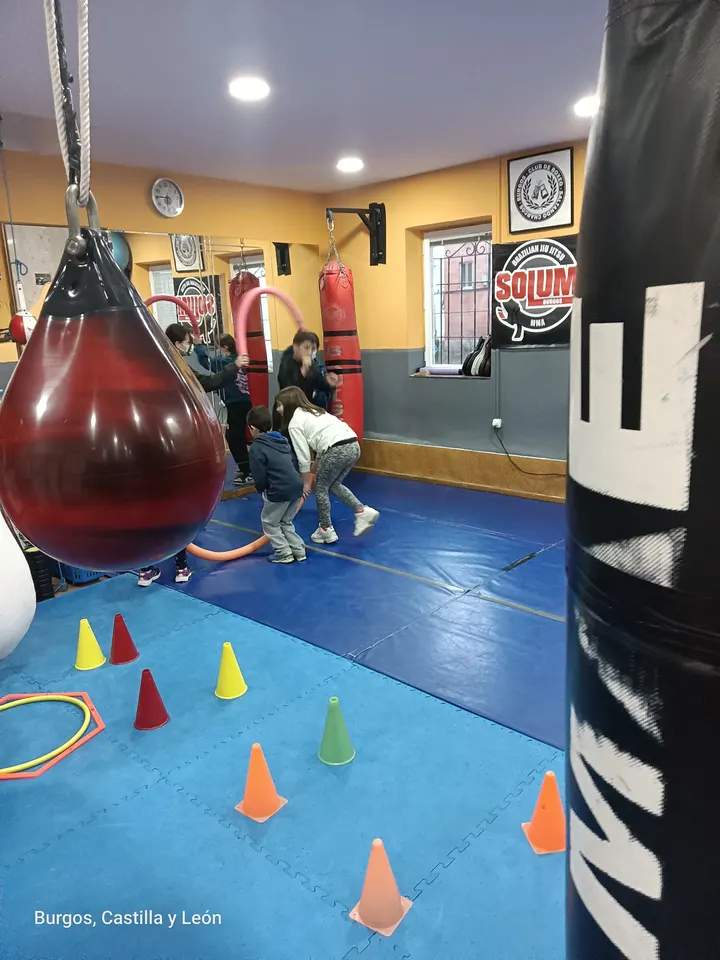 Escuela de Boxeo Saltando Charcos — Artes marciales en Gamonal, Burgos