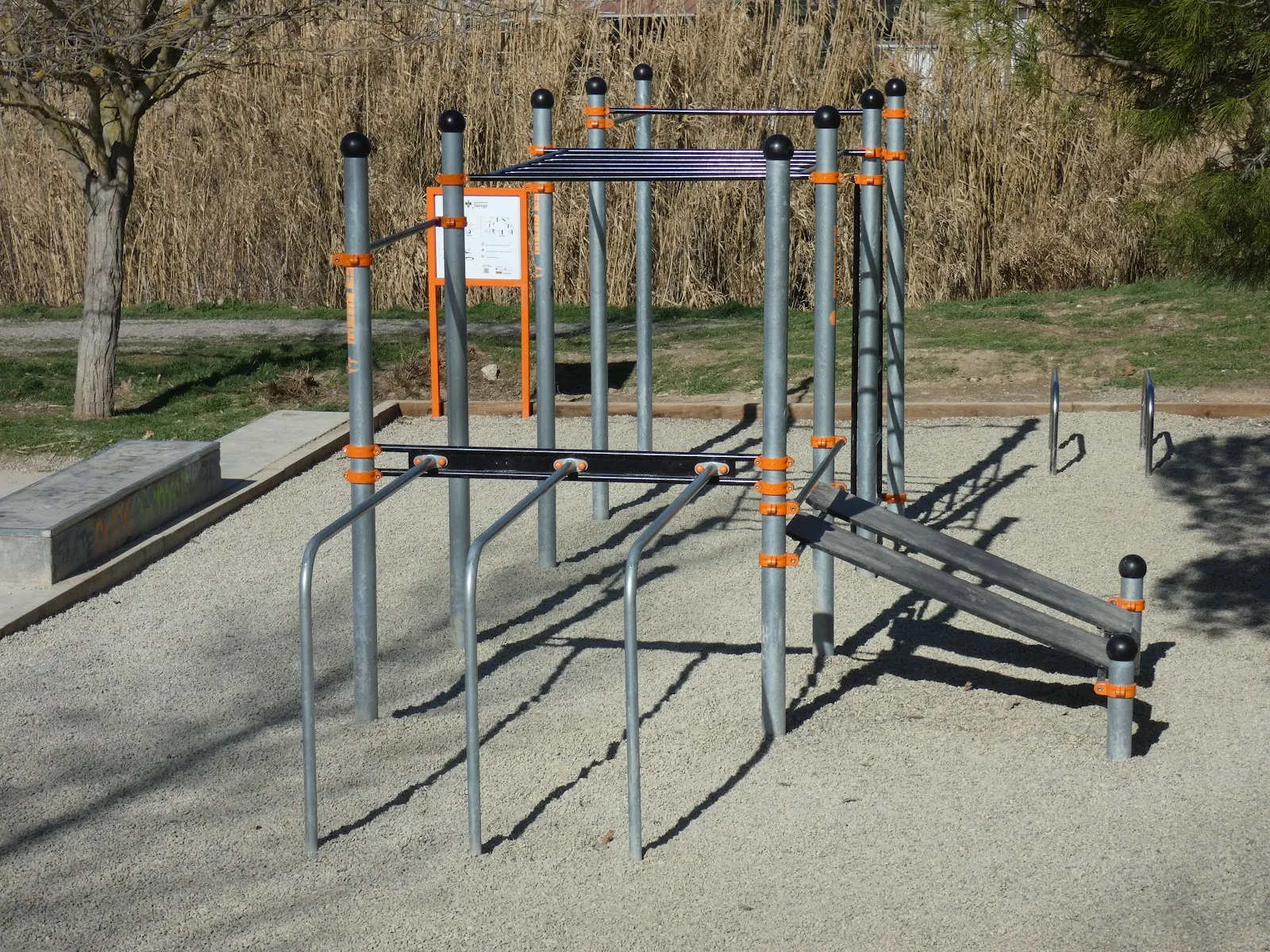 Parque de Calistenia Street Workout MEIN — estudio de fitness-studio en Tàrrega — 2